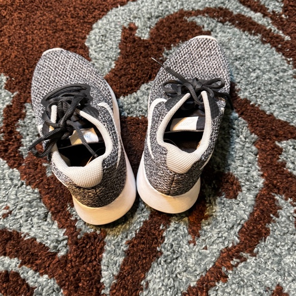 Nike sneakers - Picture 2 of 3